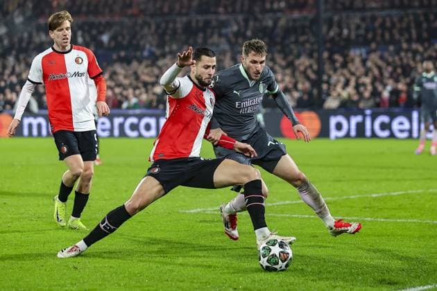 ROTTERDAM, 12-2-2025, Stadium de Kuip, Champions League, 2024 2025, Feyenoord - AC Milan, Feyenoord player David Hancko and AC Milan player Santiago Gimenez Feyenoord - AC Milan  x27831870x Copyright: