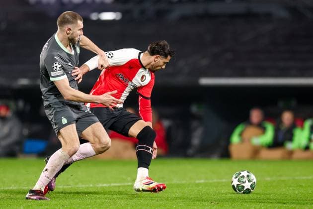 2025-02-12 Feyenoord v AC Milan - UEFA Champions League 2024 25 League Knockout Play-off First Leg ROTTERDAM, NETHERLANDS - FEBRUARY 12: Julian Carranza of Feyenoord battles for possession with Strahinja Pavlovic of AC Milan during the UEFA Champions League 2024 25 League Knockout Play-off First Leg match between Feyenoord and AC Milan at Stadion Feijenoord on February 12, 2025 in Rotterdam, Netherlands. Rotterdam Stadion Feijenoord Netherlands Content not available for redistribution in The Netherlands directly or indirectly through any third parties. Copyright: xPieterxvanxderxWoudex