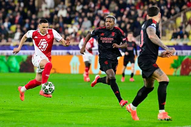 FOOTBALL : AS Monaco VS SL Benfica - Ligue des Champions - 12 02 2025 L AS Monaco recoit le SC Benfica dans le cadre du barrage aller de la Ligue des Champions. Vanderson (AS Monaco) Florentino (SLB) MonacoMonaco  Copyright: xWilliamxCannarellax