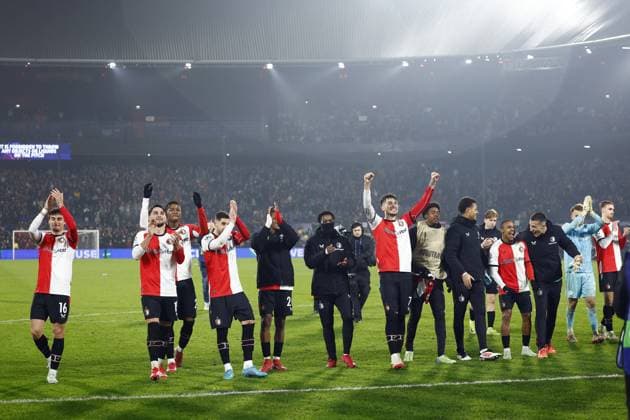 ROTTERDAM - Feyenoord players celebrate the 1-0 victory after the UEFA Champions League playoff match between Feyenoord and AC Milan at Feyenoord Stadium de Kuip on Feb. 12, 2025 in Rotterdam, Netherlands. ANP SEM VAN DER WAL UEFA Champions League 2024 25 League Knockout Play-off First Leg 2024 25 xVIxANPxSportx xxANPxIVx 519831469 originalFilename: 519831469.jpg