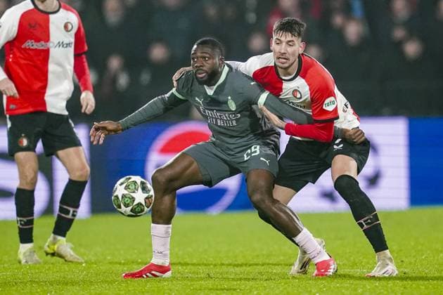 ROTTERDAM, 12-02-2025 , Stadium Feijenoord de Kuip , UEFA Champions League Knockout phase play-offs season 2024 2025 , match between Feyenoord and AC Milan , AC Milan player Youssouf Fofana and Feyenoord player Jakub Moder Feyenoord - AC Milan  x27833309x Copyright: