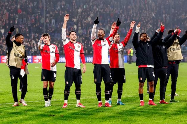 2025-02-12 Feyenoord v AC Milan - UEFA Champions League 2024 25 League Knockout Play-off First Leg ROTTERDAM, NETHERLANDS - FEBRUARY 12: Players of Feyenoord celebrating their sides win and thanking fans for their support, Hugo Bueno of Feyenoord, Julian Carranza of Feyenoord, Luka Ivanusec of Feyenoord during the UEFA Champions League 2024 25 League Knockout Play-off First Leg match between Feyenoord and AC Milan at Stadion Feijenoord on February 12, 2025 in Rotterdam, Netherlands. Rotterdam Stadion Feijenoord Netherlands Content not available for redistribution in The Netherlands directly or indirectly through any third parties. Copyright: xPieterxvanxderxWoudex