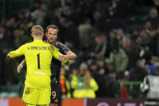 Harry Kane of Bayern Munich embraces Celtic goalkeeper Kasper Schmeichel after final whistle Celtic v Bayern Munich, UEFA Champions League, Knockout Round Play-offs, First Leg, Football, Celtic Park, Glasgow, UK - 12 Feb 2025 EDITORIAL USE ONLY No use with unauthorised audio, video, data, fixture lists, club league logos or live services. Online in-match use limited to 120 images, no video emulation. No use in betting, games or single club league player publications.  Copyright: xStuartxWallace Shutterstockx 15136907en