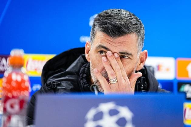 UEFA Champions League: Feyenoord v AC Milan Rotterdam - AC Milan coach Sergio Conceicao during the 1st leg of the knockout phase play-offs of new format of the Champions League 2024 2025. The match is set between Feyenoord and AC Milan at Stadion Feijenoord De Kuip on 12 February 2025 in Rotterdam, The Netherlands. Copyright: xYannickxVerhoevenx