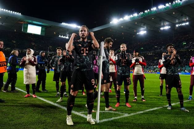 Harry Kane of Bayern Munich celebrates with his teammates in front of the fans after the final whistle Celtic v Bayern Munich, UEFA Champions League, Knockout Round Play-offs, First Leg, Football, Celtic Park, Glasgow, UK - 12 Feb 2025 EDITORIAL USE ONLY No use with unauthorised audio, video, data, fixture lists, club league logos or live services. Online in-match use limited to 120 images, no video emulation. No use in betting, games or single club league player publications.  Copyright: xStuartxWallace Shutterstockx 15136907fo