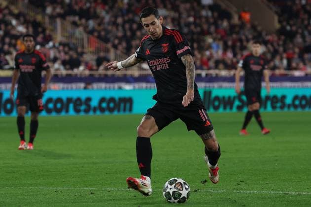 Monaco on February 12, 2025 Uefa Champions League Knockout phase play-offs, 1st leg AS Monaco - SL Benfica, Angel di Maria (S.L.Benfica) am Ball, Freisteller, Einzelbild, Ganzkörper, Aktion, Action, Spielszene Copyright: JoaquimxFerreira