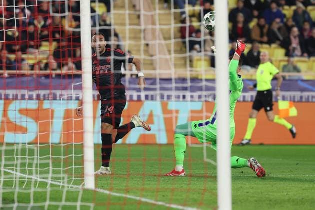 Monaco on February 12, 2025 Uefa Champions League Knockout phase play offs, 1st leg AS Monaco SL Benfica, goalkeeper, goalkeeper RadosÅaw Majecki AS Monaco , Vangelis Pavlidis S L Benfica scores the goal to 0 1 Copyright: JoaquimxFerreira