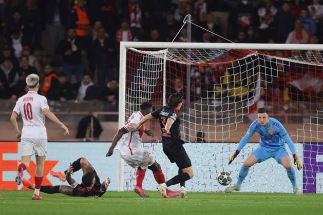 Monaco, Monaco, 12th February 2025. Alvaro Carreras of SL Benfica challenges Breel Embolo of AS Monaco as he lines up a shot on Anatoliy Trubin of SL Benfica™s goal during the UEFA Champions League match at Stade Louis II, Monaco. Picture credit should read: Simon Bellis Sportimage EDITORIAL USE ONLY. No use with unauthorised audio, video, data, fixture lists, club league logos or live services. Online in-match use limited to 120 images, no video emulation. No use in betting, games or single club league player publications. SPI_038_JM_MONACO_BENFICA_UCL_ SPI-3662-0038
