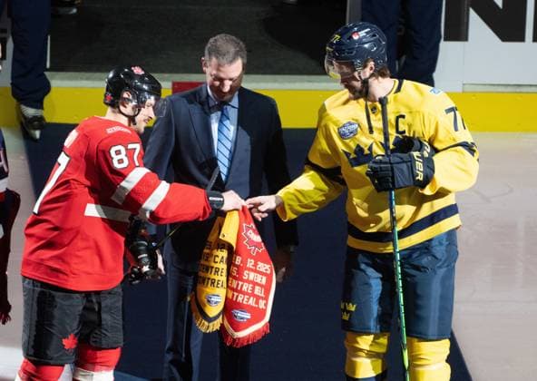 February 12, 2025, Montreal, Pq, CANADA: Canada forward Sidney Crosby (left) and Sweden defenceman Victor Hedman (77) exchange commemorative banners as hockey legend Mario Lemieux looks on prior to first period 4 Nations Face-Off hockey action in Montreal on Wednesday, Feb. 12, 2025. Canada News - February 12, 2025  - ZUMAc35_ 20250212_zaf_c35_103 Copyright: xChristinnexMuschix