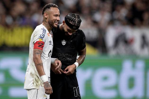 Sport Themen der Woche KW07 Sport Bilder des Tages Corinthians x Santos SÃO PAULO, SP - 12.02.2025: CORINTHIANS X SANTOS - Memphis and Neymar during the match between Corinthians x Santos held at Neo Química Arena in São Paulo, SP. The match is valid for the 9th round of Paulistão 2025. (Photo: Marco Galvão Fotoarena) x2688484x  MarcoxGalvão