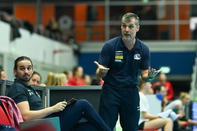 Laszlo Hollosy (Cheftrainer VfB Suhl Lotto Thueringen) Dresdner SC vs. VfB Suhl Lotto Thueringen, 1. Volleyball Bundesliga Frauen, Spielzeit 2024 2025, 12.02.2025 Dresdner SC vs. VfB Suhl Lotto Thueringen, 1. Volleyball Bundesliga Frauen, Spielzeit 2024 2025, 12.02.2025 Dresden Copyright: xEibner-Pressefoto xHoepnerx EP_PHR