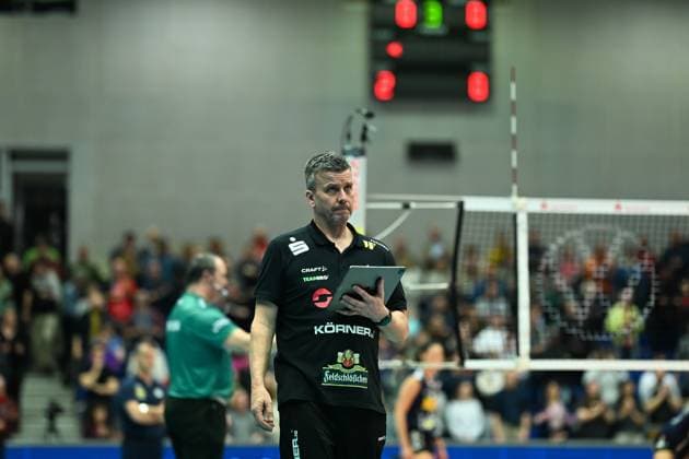 Alexander Waibl Head Coach Dresdner SC Dresdner SC vs VfB Suhl Lotto Thueringen, 1 Volleyball Bundesliga Women, Season 2024 2025, 12 02 2025 Dresdner SC vs VfB Suhl Lotto Thueringen, 1 Volleyball Bundesliga Women, Season 2024 2025, 12 02 2025 Dresden Copyright: xEibner-Pressefoto xHoepnerx EP_PHR
