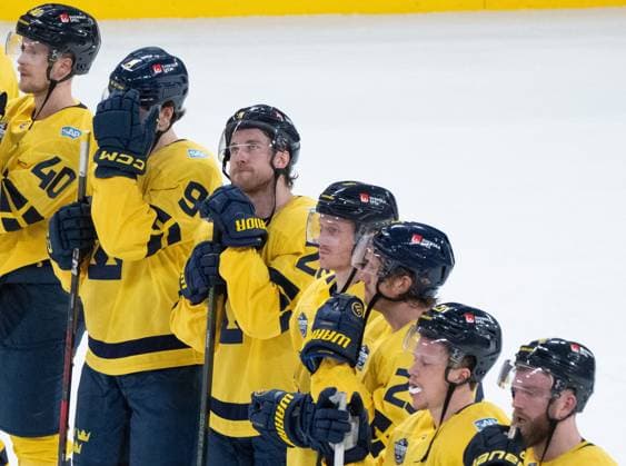 February 12, 2025, Montreal, Pq, CANADA: Sweden lines up following their loss to Canada in overtime 4 Nations Face-Off hockey action in Montreal on Wednesday, Feb. 12, 2025. Canada News - February 12, 2025  - ZUMAc35_ 20250212_zaf_c35_150 Copyright: xChristinnexMuschix