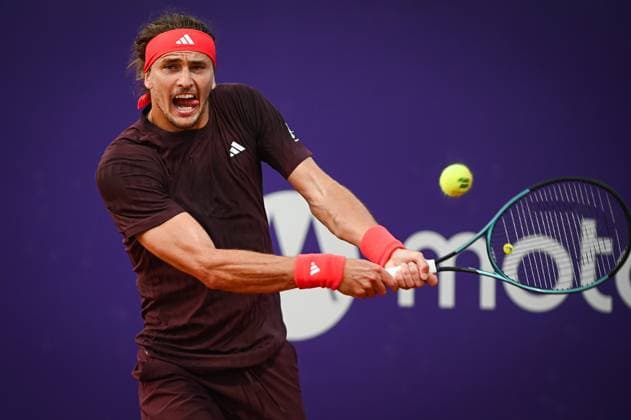 Argentina Open Tenis ATP, Tennis Herren Germany s Alexander Zverev returns the ball to Serbia s Dusan Lajovic during an Argentina Open ATP round of 16 tennis match at Guillermo Vilas Stadium in Buenos Aires, Argentina, on February 12, 2025. Buenos Aires Argentina  Copyright: xGabrielxSotelox originalFilename:sotelo-notitle250212_npoVP.jpg