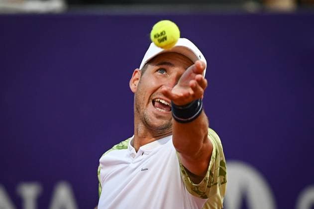 Argentina Open Tenis ATP, Tennis Herren Serbia s Dusan Lajovic returns the ball to Germany s Alexander Zverev during an Argentina Open ATP round of 16 tennis match at Guillermo Vilas Stadium in Buenos Aires, Argentina, on February 12, 2025. Buenos Aires Argentina  Copyright: xGabrielxSotelox originalFilename:sotelo-notitle250212_nphEQ.jpg