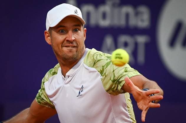 Argentina Open Tenis ATP, Tennis Herren Serbia s Dusan Lajovic returns the ball to Germany s Alexander Zverev during an Argentina Open ATP round of 16 tennis match at Guillermo Vilas Stadium in Buenos Aires, Argentina, on February 12, 2025. Buenos Aires Argentina  Copyright: xGabrielxSotelox originalFilename:sotelo-notitle250212_npymo.jpg