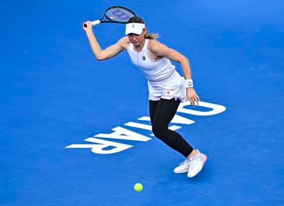 QATAR TOTALENERGIES OPEN - QUARTER-FINALS Ekaterina Alexandrova competes in her quarterfinals match against Jessica Pegula of the United States during the WTA, Tennis Damen Qatar TotalEnergies Open 2025 tennis tournament at the Khalifa International Tennis Complex in Doha, Qatar, on February 13, 2025. DOHA Qatar Copyright: xNOUSHADx