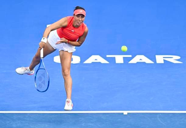 QATAR TOTALENERGIES OPEN - QUARTER-FINALS Jessica Pegula of the United States competes in her quarterfinals match against Jessica Pegula of the United States during the WTA, Tennis Damen Qatar TotalEnergies Open 2025 tennis tournament at the Khalifa International Tennis Complex in Doha, Qatar, on February 13, 2025. DOHA Qatar Copyright: xNOUSHADx