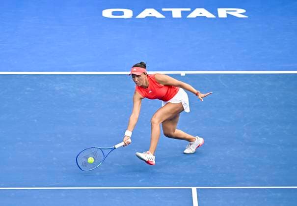 QATAR TOTALENERGIES OPEN - QUARTER-FINALS Jessica Pegula of the United States competes in her quarterfinals match against Jessica Pegula of the United States during the WTA, Tennis Damen Qatar TotalEnergies Open 2025 tennis tournament at the Khalifa International Tennis Complex in Doha, Qatar, on February 13, 2025. DOHA Qatar Copyright: xNOUSHADx