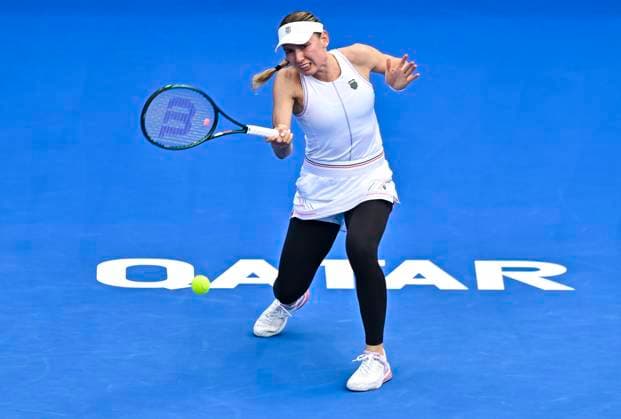 QATAR TOTALENERGIES OPEN - QUARTER-FINALS Ekaterina Alexandrova competes in her quarterfinals match against Jessica Pegula of the United States during the WTA, Tennis Damen Qatar TotalEnergies Open 2025 tennis tournament at the Khalifa International Tennis Complex in Doha, Qatar, on February 13, 2025. DOHA Qatar Copyright: xNOUSHADx