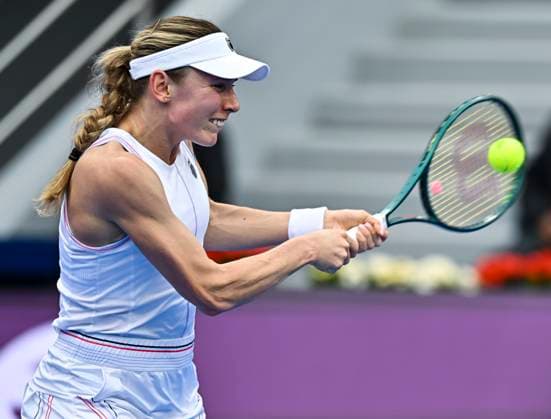 QATAR TOTALENERGIES OPEN - QUARTER-FINALS Ekaterina Alexandrova competes in her quarterfinals match against Jessica Pegula of the United States during the WTA, Tennis Damen Qatar TotalEnergies Open 2025 tennis tournament at the Khalifa International Tennis Complex in Doha, Qatar, on February 13, 2025. DOHA Qatar Copyright: xNOUSHADx