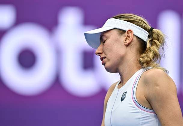 QATAR TOTALENERGIES OPEN - QUARTER-FINALS Ekaterina Alexandrova competes in her quarterfinals match against Jessica Pegula of the United States during the WTA, Tennis Damen Qatar TotalEnergies Open 2025 tennis tournament at the Khalifa International Tennis Complex in Doha, Qatar, on February 13, 2025. DOHA Qatar Copyright: xNOUSHADx