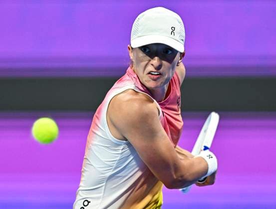 QATAR TOTALENERGIES OPEN - QUARTER-FINALS Iga Swiatek of Poland competes in her quarterfinals match against Elena Rybakina of Kazakistan during the WTA, Tennis Damen Qatar TotalEnergies Open 2025 tennis tournament at the Khalifa International Tennis Complex in Doha, Qatar, on February 13, 2025. DOHA Qatar Copyright: xNOUSHADx