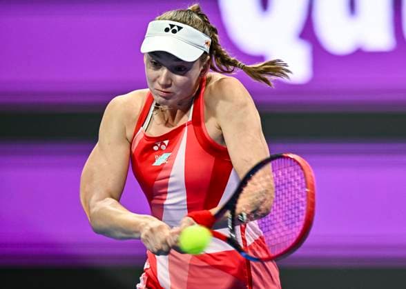 QATAR TOTALENERGIES OPEN - QUARTER-FINALS Elena Rybakina of Kazakistan competes in her quarterfinals match against Elena Rybakina of Kazakistan during the WTA, Tennis Damen Qatar TotalEnergies Open 2025 tennis tournament at the Khalifa International Tennis Complex in Doha, Qatar, on February 13, 2025. DOHA Qatar Copyright: xNOUSHADx