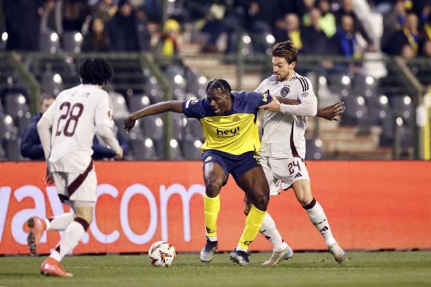Fußball, EL, Royale Union Saint-Gilloise - Ajax Amsterdam BRUSSELS - (l-r) Promise David of Union SG, Daniele Rugani of Ajax during the Europa League playoff match between Royale Union Saint-Gilloise and Ajax Amsterdam at the King Baudouin Stadium on Feb. 13, 2025 in Brussels, Belgium. ANP MAURICE VAN STEEN UEFA Europa League 2024 25 League Knockout Play-off First Leg 2024 25 xVIxANPxSportx xxANPxIVx 519895415 originalFilename: 519895415.jpg