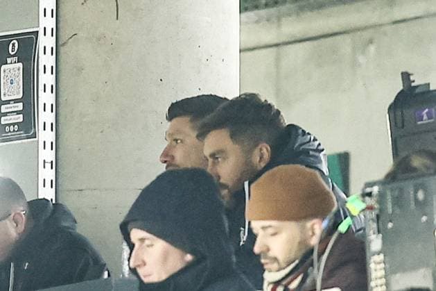 Union s head coach Sebastien Pocognoli and Union s Guillaume Francois pictured during a soccer game between Belgian Royale Union Saint-Gilloise and Dutch AFC Ajax, on Thursday 13 February 2025 in Brussels, the first leg of the Knockout phase play-offs of the UEFA Europa League competition. BRUNOxFAHY  x112378418x