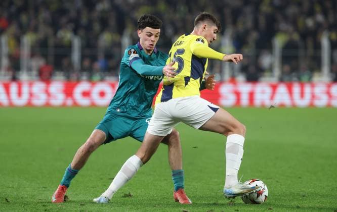 Anderlecht s Tristan Degreef and Fenerbahce s Yusuf Akcicek fight for the ball during a soccer game between Turkish Fenerbahce SK and Belgian RSC Anderlecht, on Thursday 13 February 2025 in Istanbul, Turkey, the first leg of the Knockout phase play-offs of the UEFA Europa League competition. VIRGINIExLEFOUR  x112380386x