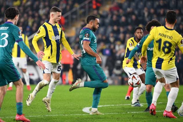 Fenerbahce v RSC Anderlecht - UEFA Europa League ISTANBUL, TURKEY - FEBRUARY 13 : Sardella Killian defender of RSC Anderlecht in action during the UEFA Europa League 2024 25 knockout phase play-off match first round between Fenerbahce and RSC Anderlecht on February 13, 2025 in Istanbul, Turkey, 13 02 2025 Istanbul Turkey  Copyright: xVincentxKalutx