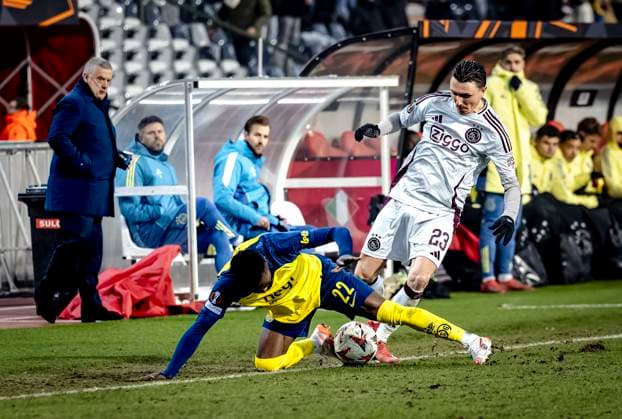 Union Saint Gilloise midfielder Ousseynou Niang, AFC Ajax Amsterdam forwarder Steven Berghuis during the match Union SG Ajax at the King Baudouin Stadium for the UEFA Europa League Knockout phase play offs 1st leg season 2024 2025 in BRUSSELS, Belgium on 13 february 2025, photo by Marcel van Dorst EYE4images DeFodi Images Defodi 746 215751 Defodi-746