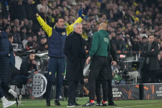 Coach Jose Mourinho of Fenerbahce SK reacyts to referee during the UEFA Europa League 2024 25 League Knockout Play-off First Leg match between Fenerbahce SK and RSC Anderlecht at on February 13, 2025 in Istanbul, Turkey. Istanbul Turkey Copyright: xSeskimphotox FBahce-Anderlecht_13225 (81)