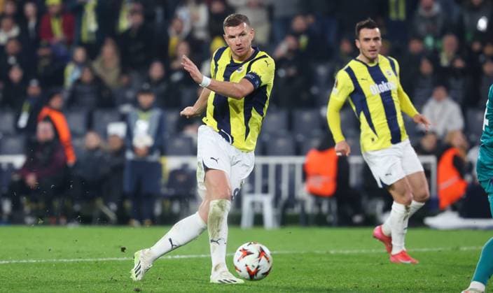 Fenerbahce s Edin Dzeko fights for the ball during a soccer game between Turkish Fenerbahce SK and Belgian RSC Anderlecht, on Thursday 13 February 2025 in Istanbul, Turkey, the first leg of the Knockout phase play-offs of the UEFA Europa League competition. VIRGINIExLEFOUR  x112382120x
