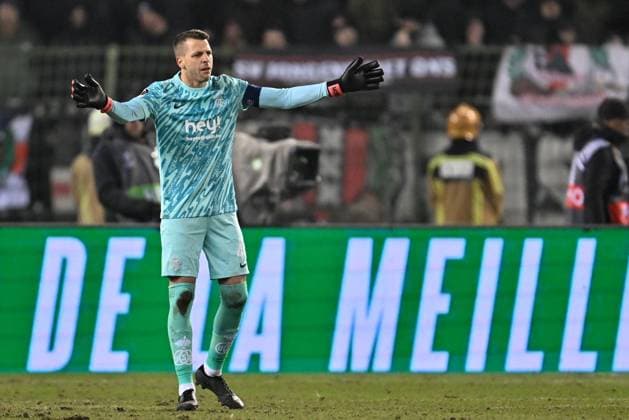 250213 Royale Union Saint-Gilloise vs Ajax Amsterdam Goalkeeper Anthony Moris (49) of Union reacts during the Knock out phase - game in the Uefa Europa League season 2024-2025 between Royale Union Saint-Gilloise and Ajax Amsterdam from The Netherlands on February 13 , 2025 in Brussel, Belgium. (Photo by David Catry Isosport) Brussel Belgium  Copyright: xDavidxCatryx 20250213DC1_4617