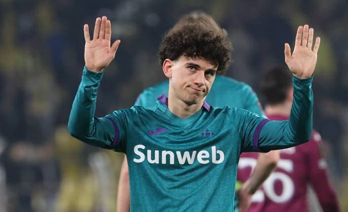 Anderlecht s Theo Leoni looks dejected after losing a soccer game between Turkish Fenerbahce SK and Belgian RSC Anderlecht, on Thursday 13 February 2025 in Istanbul, Turkey, the first leg of the Knockout phase play-offs of the UEFA Europa League competition. VIRGINIExLEFOUR  x112383974x