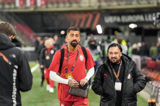 2025-02-13 AZ v Galatasaray - UEFA Europa League 2024 25 League Knockout Play-off First Leg ALKMAAR, NETHERLANDS - FEBRUARY 13: Kerem Demirbay of Galatasaray enters the field during a UEFA Europa League 2024 25 League Knockout Play-off First Leg match between AZ and Galatasaray at AFAS Stadion on February 13, 2025 in Alkmaar, Netherlands. Alkmaar AFAS Stadion Netherlands Content not available for redistribution in The Netherlands directly or indirectly through any third parties. Copyright: xEdxvanxdexPolx