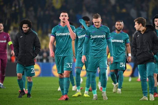 Fenerbahce v RSC Anderlecht - UEFA Europa League ISTANBUL, TURKEY - FEBRUARY 13 : Dendoncker Leander defender of RSC Anderlecht, Augustinsson Ludwig defender of RSC Anderlecht, Verschaeren Yari midfielder of RSC Anderlecht dejected after the game during the UEFA Europa League 2024 25 knockout phase play-off match first round between Fenerbahce and RSC Anderlecht on February 13, 2025 in Istanbul, Turkey, 13 02 2025 Istanbul Turkey  Copyright: xVincentxKalutx