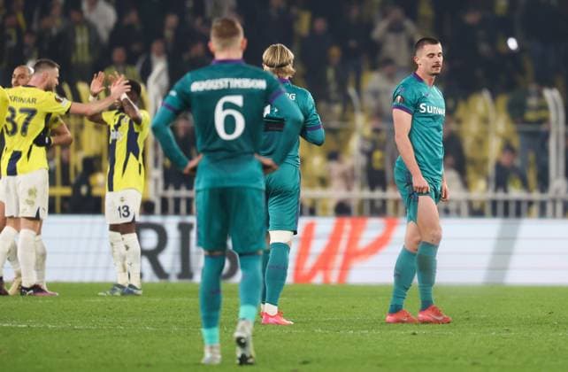 Anderlecht s Leander Dendoncker looks dejected after losing a soccer game between Turkish Fenerbahce SK and Belgian RSC Anderlecht, on Thursday 13 February 2025 in Istanbul, Turkey, the first leg of the Knockout phase play-offs of the UEFA Europa League competition. VIRGINIExLEFOUR  x112384161x