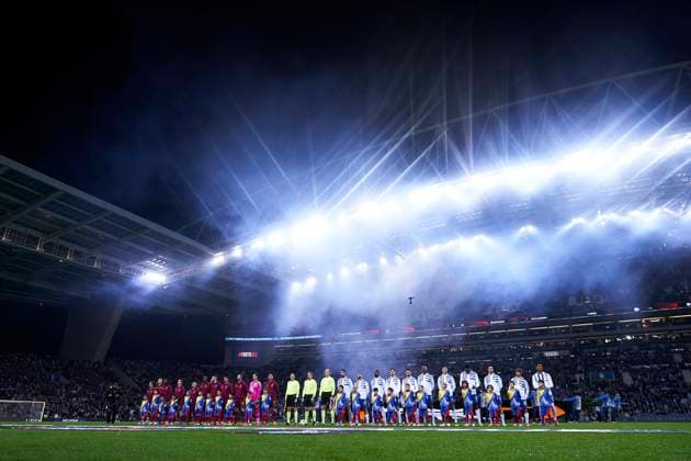 FC Porto Vs AS Roma - UEFA Europa League 2024 25 Knockout Phase Play-offs1st Leg AS Roma and FC Porto players go out into the field prior to the UEFA Europa League Knockout phase play-offs1st leg match between FC porto and AS Roma at Estadio Do Dragao in Porto, Portugal, on February 13, 2025. UEFA Europa League Knockout phase play-offs1st leg match between FC porto and AS Roma at Estadio Do Dragao in Porto, Portugal, o Porto Portugal  Copyright: xJosexManuelxAlvarezxReyx originalFilename:alvarezrey-fcportov250213_npZiu.jpg