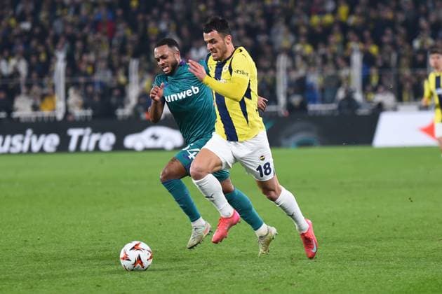 Filip Kostic (18) of Fenerbahce SK and Killian Sardella (54) of RSC Anderlecht battle for the ball during the UEFA Europa League 2024 25 League Knockout Play-off First Leg match between Fenerbahce SK and RSC Anderlecht at on February 13, 2025 in Istanbul, Turkey. Istanbul Turkey Copyright: xSeskimphotox FBahce-Anderlecht_13225 (133)