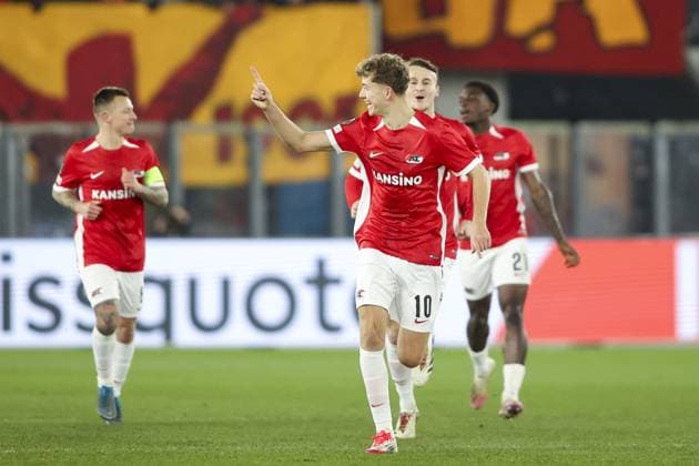 ALKMAAR - 13-02-2025, AFAS Stadium. UEFA Europa League, season 2024 2025 AZ player Sven Mijnans celebrating his goal (1-0) during the match AZ - Galatasaray. AZ - Galatasaray  x27846184x Copyright: