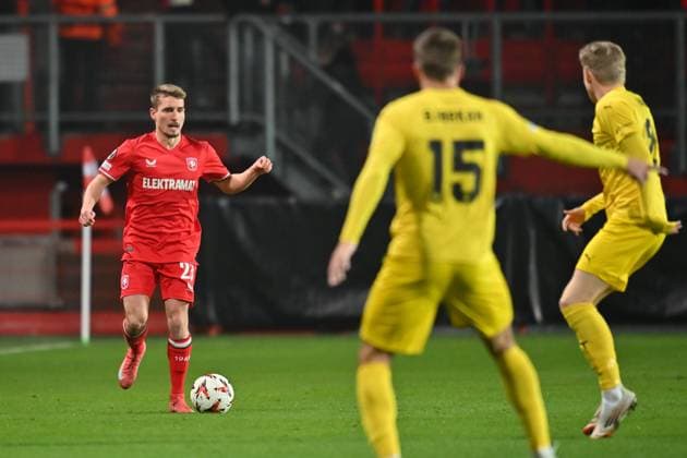 Fußball, EL, FC Twente Enschede - FK Bodo Glimt ENSCHEDE, Stadium Grolsch Veste, 13-02-2025 , season 2024 2025 , Europa League during the match Twente - Bodo Glimt, FC Twente player Michal Sadilek Twente - Bodo Glimt  x27846227x Copyright: