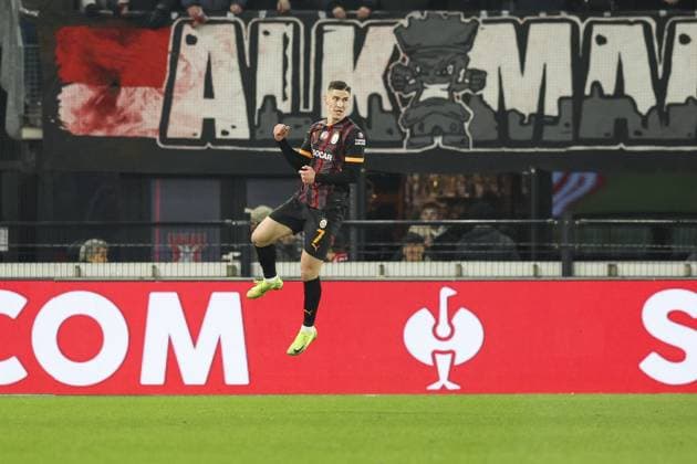 ALKMAAR, 13-02-2025, AFAS Stadium, UEFA Europa League, season 2024 2025. Match between AZ - Galatasaray. Galatasaray player Roland Sallai celebrating his goal (1-1) AZ - Galatasaray  x27846308x Copyright: