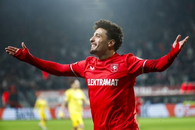 Fußball, EL, FC Twente Enschede - FK Bodo Glimt ENSCHEDE - Sayf Ltaief of FC Twente celebrates the 1-0 during the Europa League playoff match between FC Twente and Bodo Glimt at Stadion De Grolsch Veste on Feb. 13, 2025 in Enschede, Netherlands. ANP VINCENT JANNINK UEFA Europa League 2024 25 League Knockout Play-off First Leg 2024 25 xVIxANPxSportx xxANPxIVx 519905908 originalFilename: 519905908.jpg