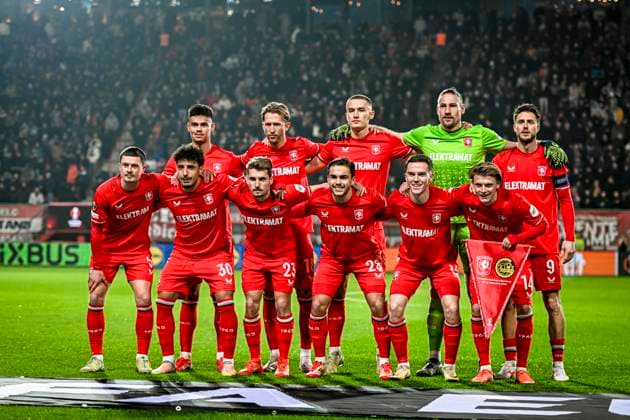 FC Twente goalkeeper Lars Unnerstall, FC Twente defender Mees Hilgers, FC Twente defender Gustaf Lagerbielke, FC Twente defender Bas Kuipers, FC Twente forward Ricky van Wolfswinkel, FC Twente forward Daan Rots, FC Twente midfielder Sem Steijn, FC Twente midfielder Michel Vlap, FC Twente midfielder Michal Sadilek , FC Twente defender Bart van Rooij, FC Twente forward Sayf Ltaief , during the match Twente Bodo Glimt at the Grolsch Veste, FC Twente Stadion for the UEFA Europa League Knockout phase play offs 1st leg season 2024 2025 in ENSCHEDE, Netherlands on 13 februari 2025, photo by Stefan Koops EYE4images DeFodi Images Defodi 746 215807 Defodi-746