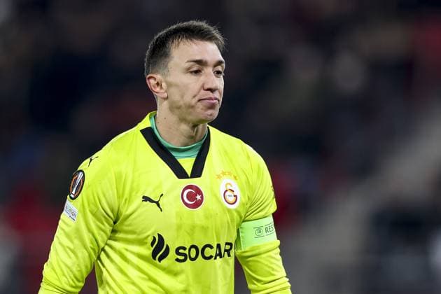 ALKMAAR, 13-02-2025, AFAS Stadium, UEFA Europa League, season 2024 2025. Match between AZ - Galatasaray. Galatasaray goalkeeper Fernando Muslera AZ - Galatasaray  x27846489x Copyright:
