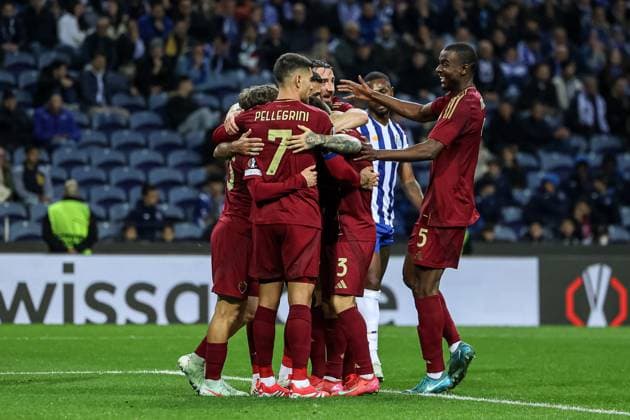 Fußball, EL, FC Porto - AS Rom Porto, Portugal, February 13th,2025: AS Roma celebrating the first goal during the UEFA Europa League game between FC Porto vs AS Roma at Estadio do Dragao, Portugal (Joao Bravo SPP) Copyright: xJoaoxBravoxx xSPPx spp-en-JoBr-JBF-1777