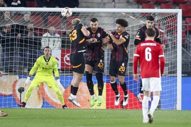 Fußball, EL, AZ Alkmaar - Galatasaray Istanbul ALKMAAR - 13-02-2025, AFAS Stadium. UEFA Europa League, season 2024 2025 Galatasaray goalkeeper Fernando Muslera at the 1-0 during the match AZ - Galatasaray. AZ - Galatasaray  x27847054x Copyright: